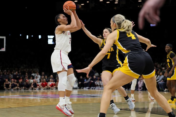 Unmetered UConn vs Iowa - Women's Championship Classic - 12.20.25 Photography